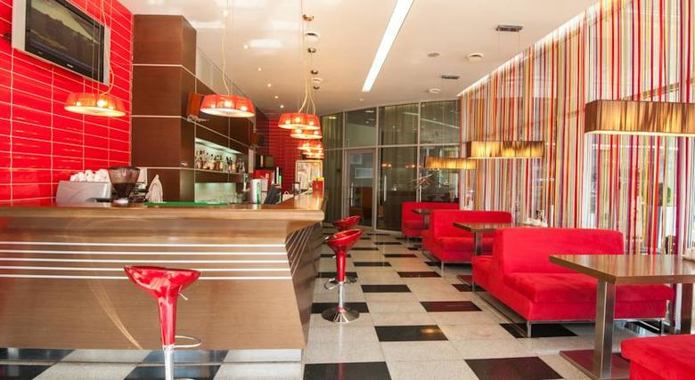 Grand Avenue Hotel