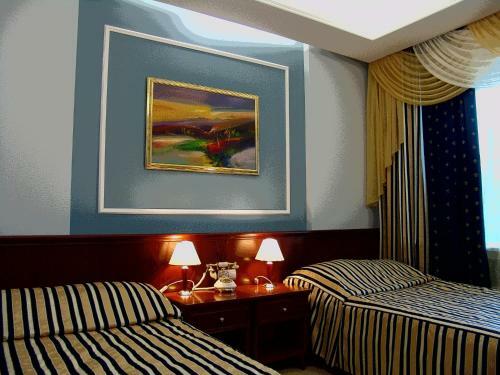 Hotel Rings