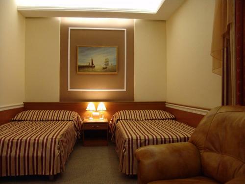 Hotel Rings
