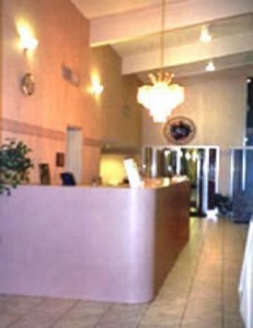 Hotel Howard Johnson Airport Downtown