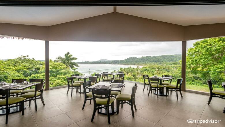 Hotel Nammb� Beach Front Bungalows