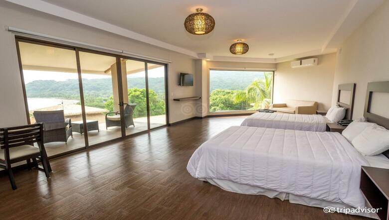 Hotel Nammb� Beach Front Bungalows