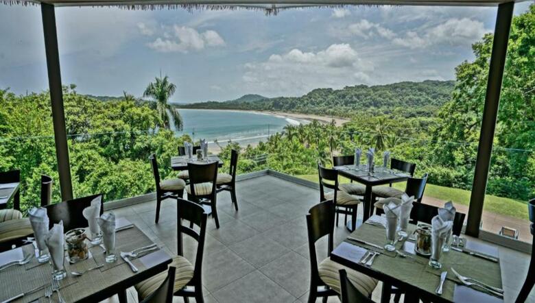 Hotel Nammb� Beach Front Bungalows