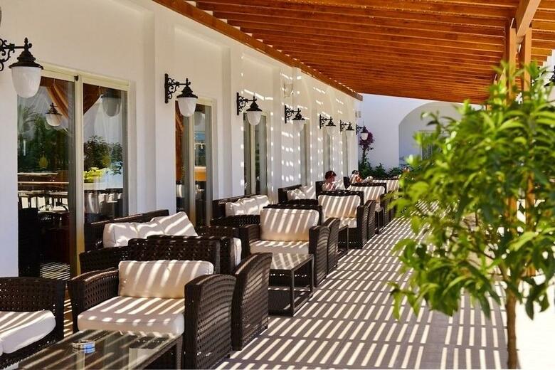Hotel Side Crown Serenity