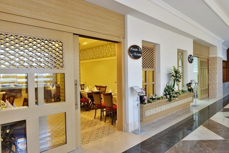 Hotel Side Crown Serenity