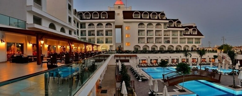Hotel Side Crown Serenity