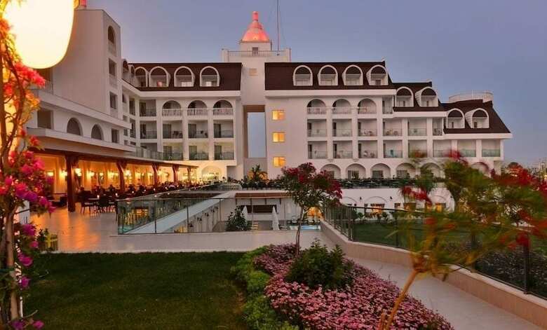 Hotel Side Crown Serenity