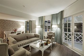 Hotel Euphoria Palm Beach Resort