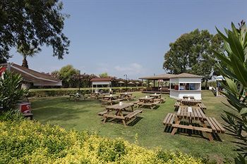 Hotel Euphoria Palm Beach Resort