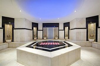 Hotel Euphoria Palm Beach Resort
