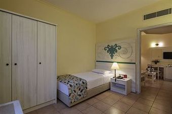Hotel Euphoria Palm Beach Resort