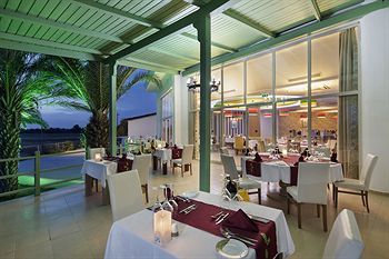 Hotel Euphoria Palm Beach Resort