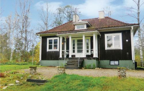 Three-bedroom Holiday Home In Storebro
