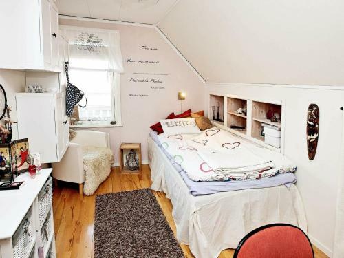 Three-bedroom Holiday Home In Str�mstad 3