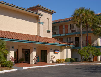 Hotel Howard Johnson Inn And Suites