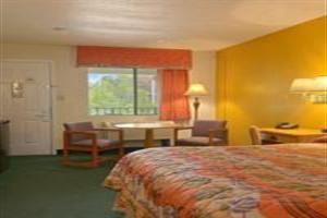 Hotel Howard Johnson Inn And Suites