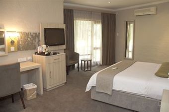 Hotel Cresta Marang Gardens