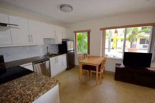 Hotel Surf Side Resort