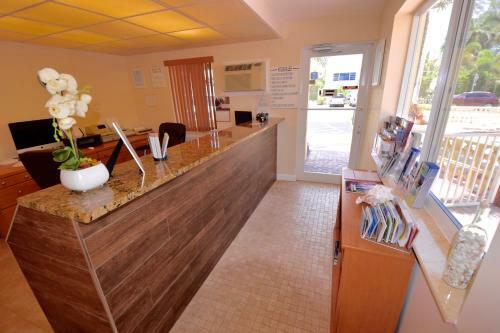 Hotel Surf Side Resort
