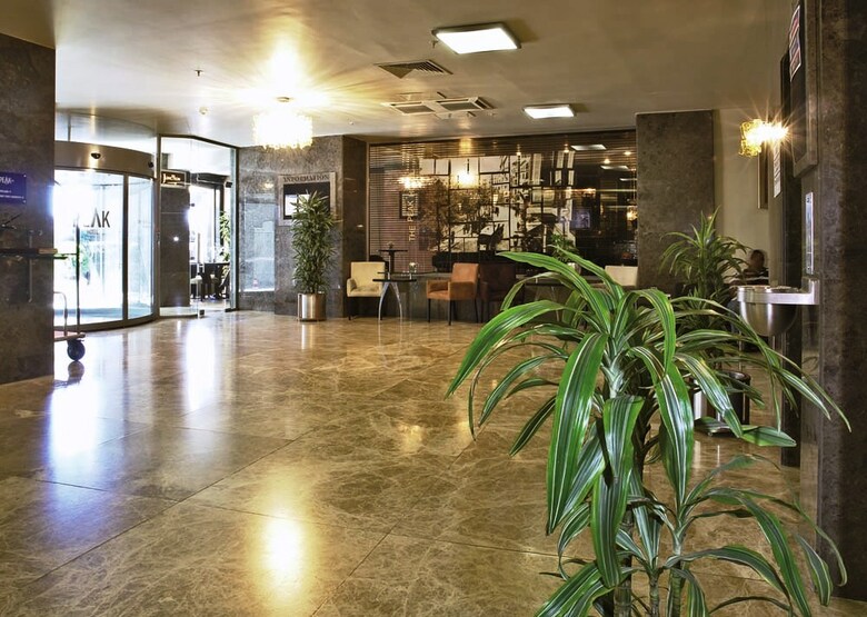 The Peak Hotel