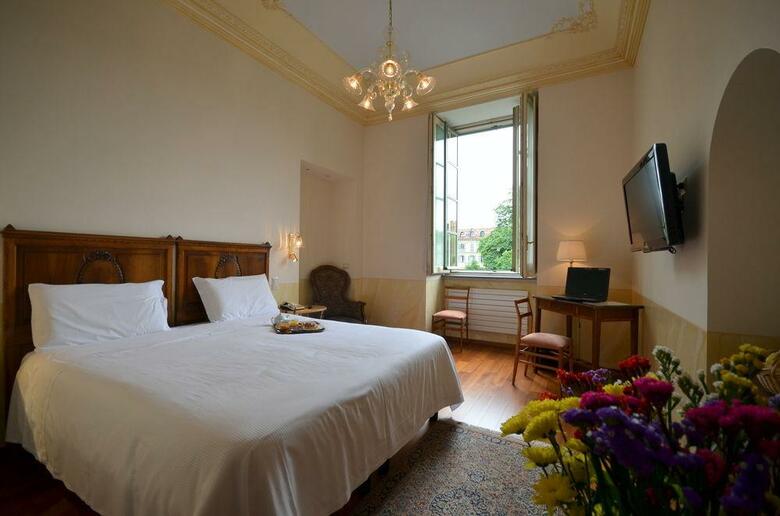 Hotel Roma E Rocca Cavour
