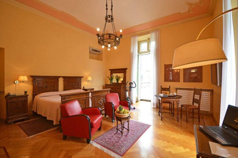 Hotel Roma E Rocca Cavour