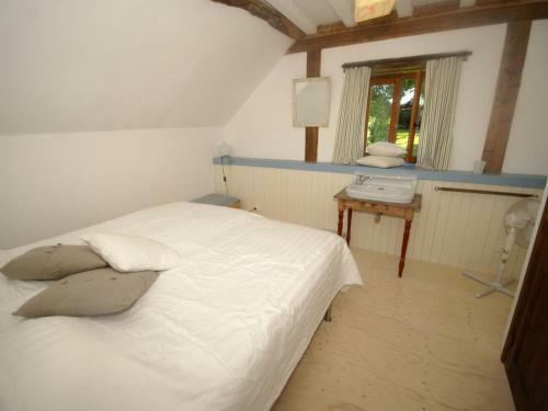 Tastefully Quiet Cottage In The Morvan, In Saint-germain-des-champs