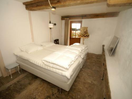 Tastefully Quiet Cottage In The Morvan, In Saint-germain-des-champs