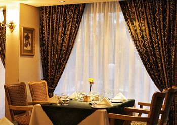 Safari Court Hotel