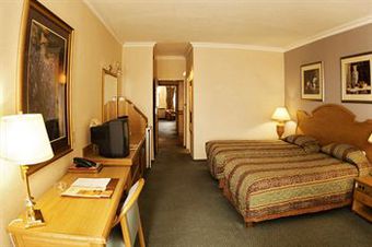 Safari Court Hotel