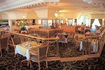Safari Court Hotel