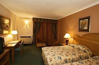 Safari Court Hotel