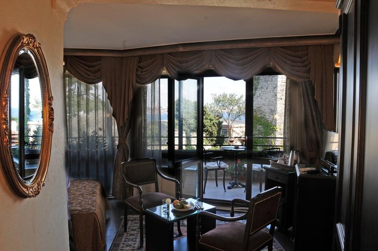 Megara Hotel