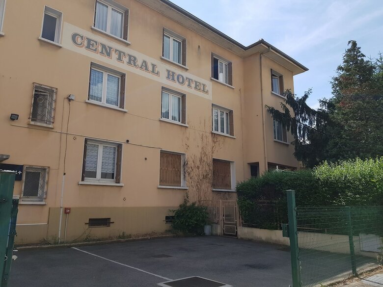 Central Hotel