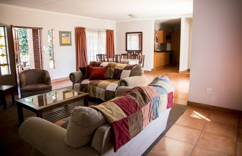 Hostal Ons Dorpshuis Guesthouse
