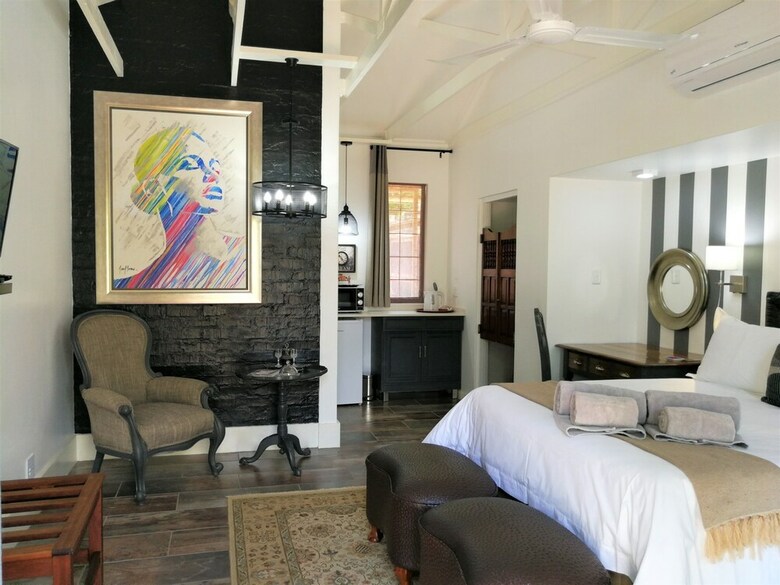 Hostal At 98 On Lynburn Guest House