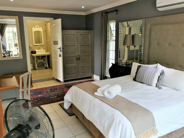 Hostal At 98 On Lynburn Guest House