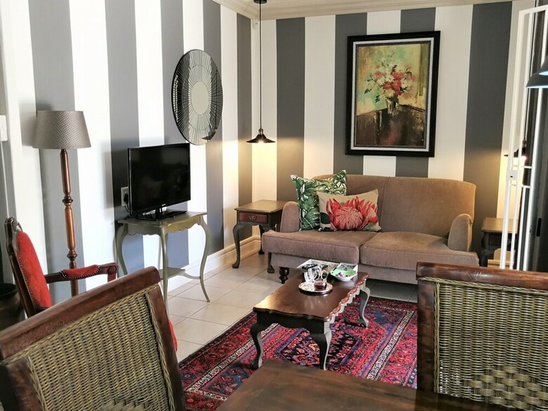 Hostal At 98 On Lynburn Guest House