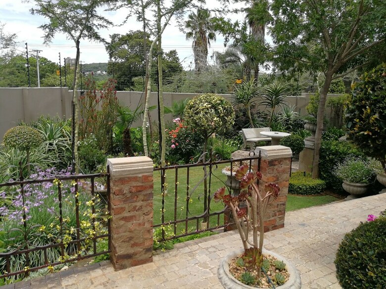 Hostal At 98 On Lynburn Guest House