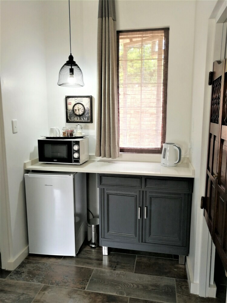 Hostal At 98 On Lynburn Guest House