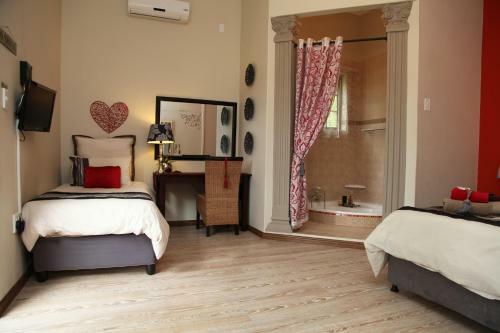 Hostal Classic Court B&B