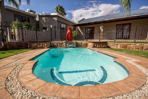 Hostal Classic Court B&B