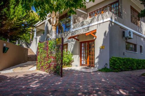 Hostal Classic Court B&B