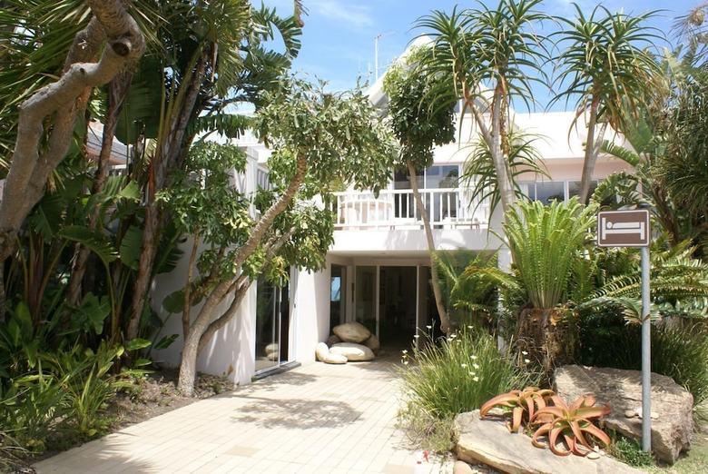 Hostal The Pink Lodge On The Beach