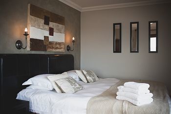 Hostal Dolphin Dunes Guest House