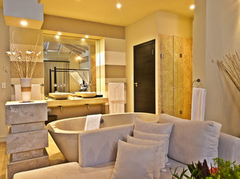 Lodge On The Lake & Wellness Spa