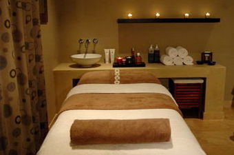 Lodge On The Lake & Wellness Spa