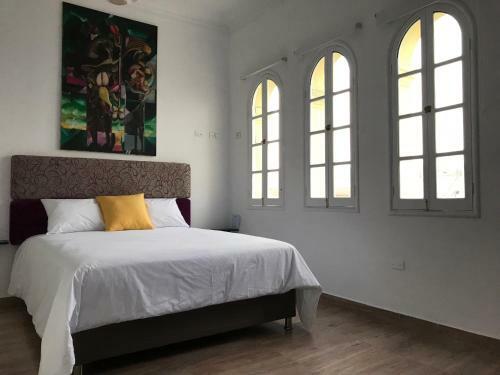 Hostal Larq�a Park Rooms