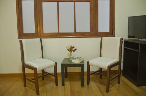 Hostal Larq�a Park Rooms