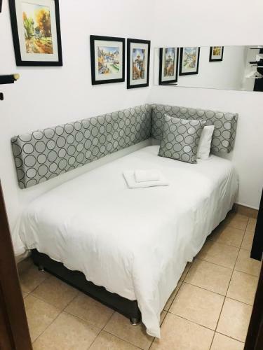 Hostal Larq�a Park Rooms